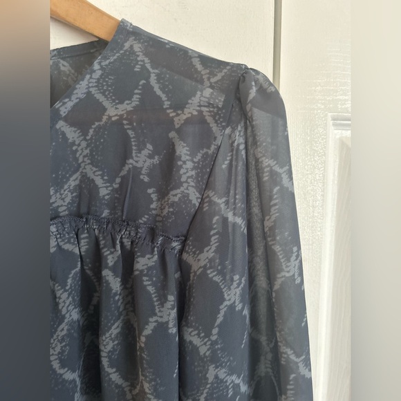 Dorothy Perkins flounced blouse - Picture 3 of 9